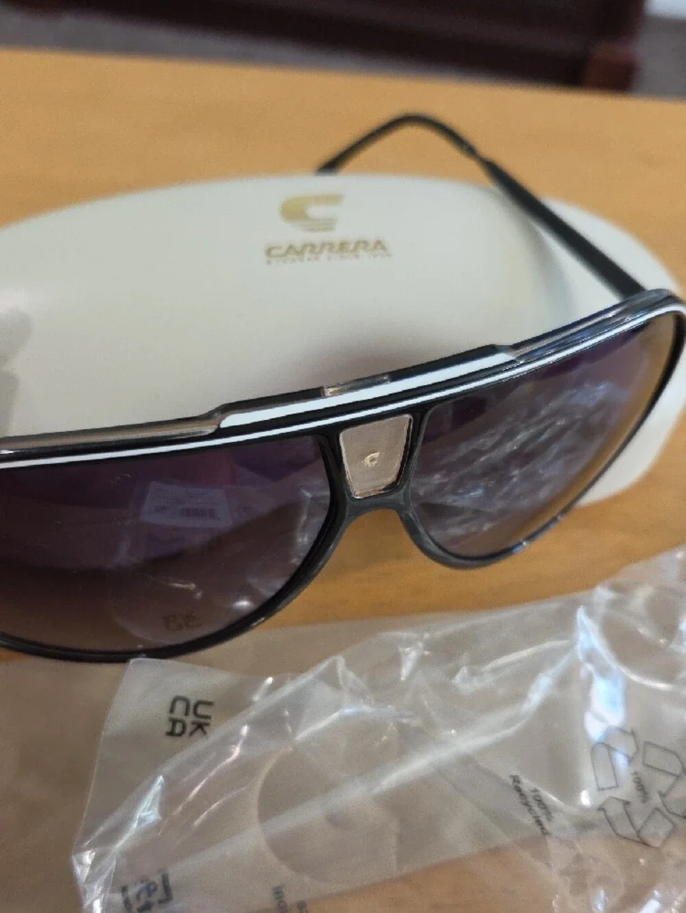Carrera Men’s Black Aviator Sunglasses with Gradient Lenses. 1050/S